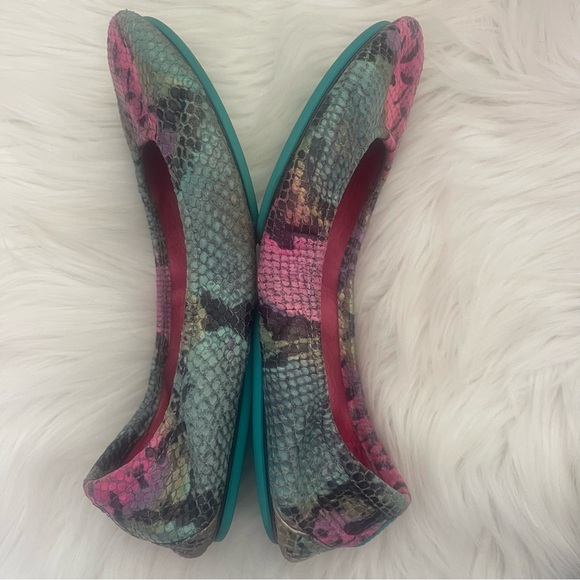Electric Snake Tieks Flats Size 9 - Picture 5 of 10